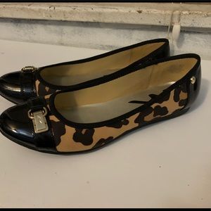 Anne Klein Sport Azul Leopard flats